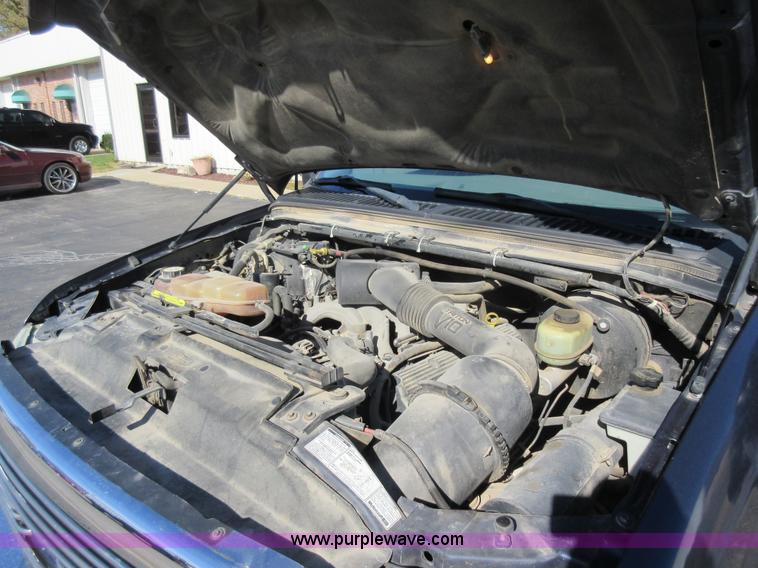 image for item I6329 2002 Ford F250 Super Duty Crew Cab pickup truck