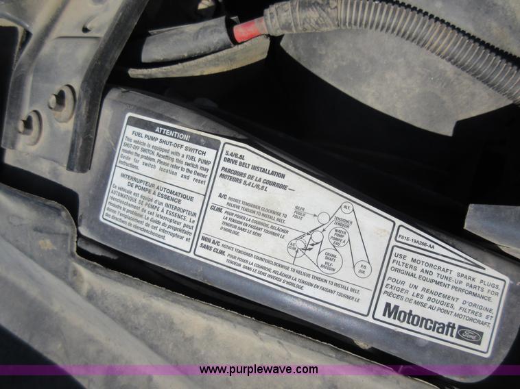 image for item I6329 2002 Ford F250 Super Duty Crew Cab pickup truck