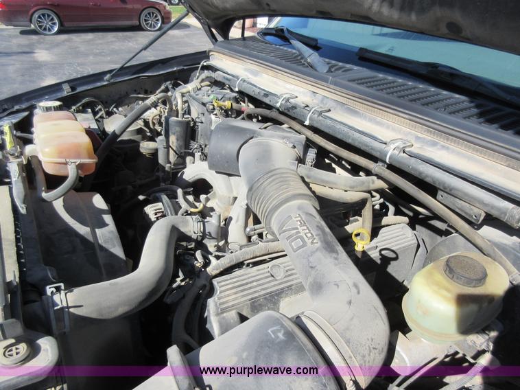 image for item I6329 2002 Ford F250 Super Duty Crew Cab pickup truck