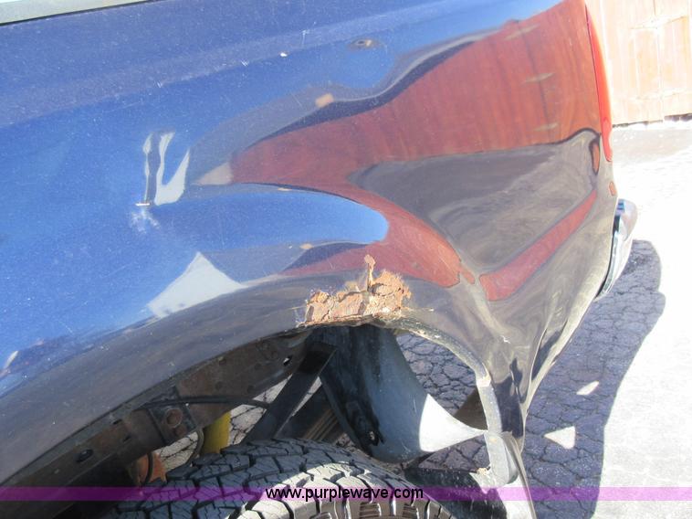 image for item I6329 2002 Ford F250 Super Duty Crew Cab pickup truck