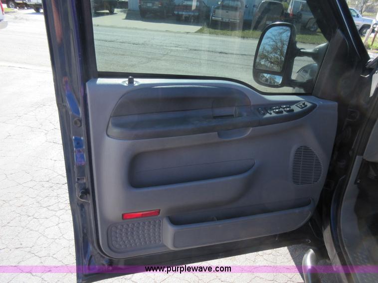 image for item I6329 2002 Ford F250 Super Duty Crew Cab pickup truck