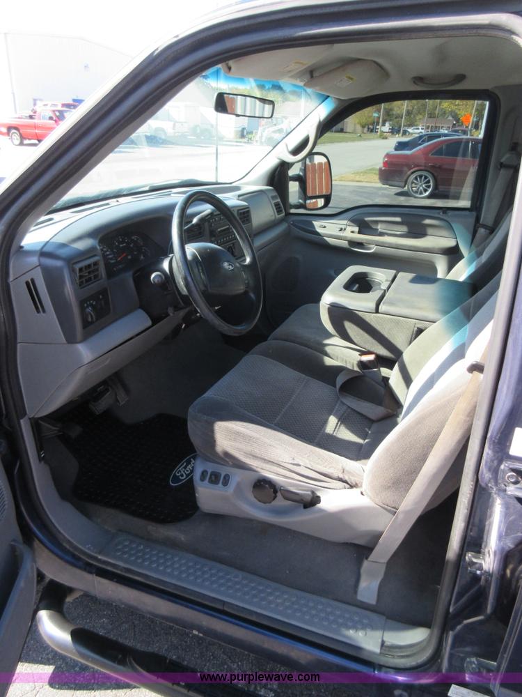 image for item I6329 2002 Ford F250 Super Duty Crew Cab pickup truck