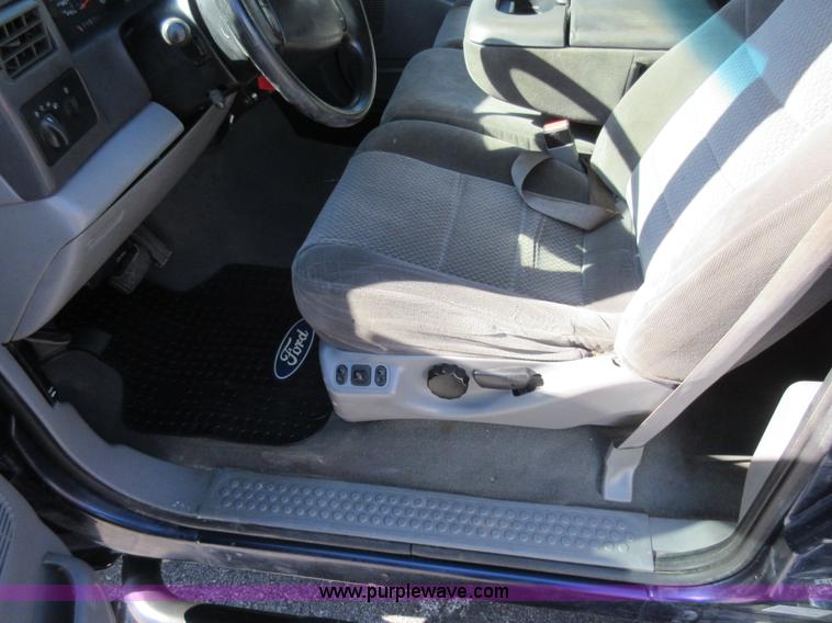 image for item I6329 2002 Ford F250 Super Duty Crew Cab pickup truck