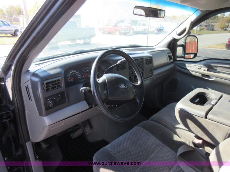 image for item I6329 2002 Ford F250 Super Duty Crew Cab pickup truck