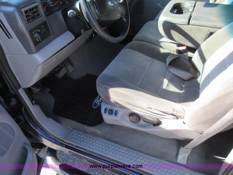 image for item I6329 2002 Ford F250 Super Duty Crew Cab pickup truck