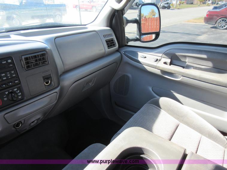 image for item I6329 2002 Ford F250 Super Duty Crew Cab pickup truck