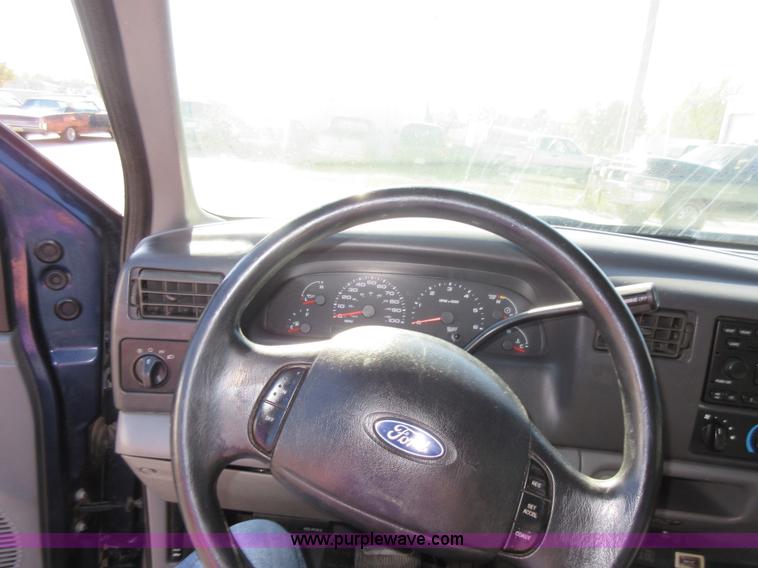 image for item I6329 2002 Ford F250 Super Duty Crew Cab pickup truck