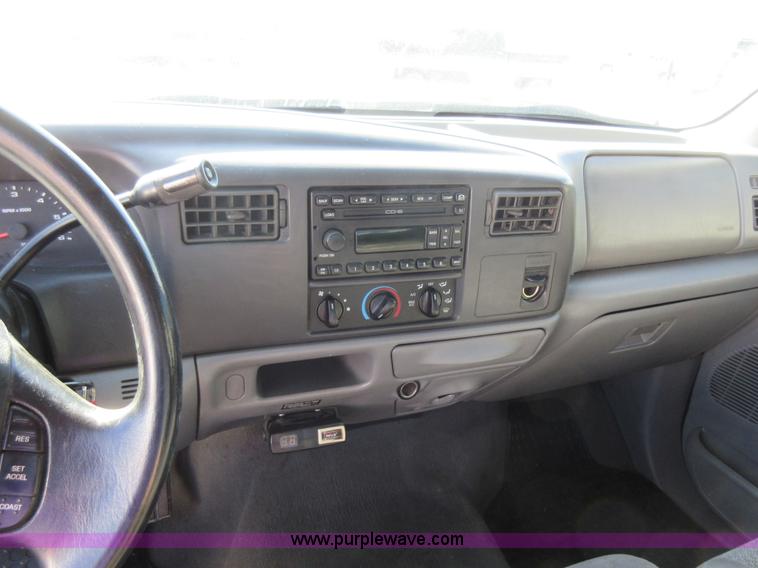 image for item I6329 2002 Ford F250 Super Duty Crew Cab pickup truck