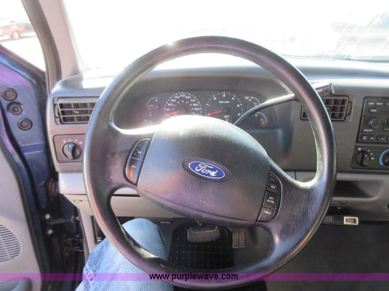 image for item I6329 2002 Ford F250 Super Duty Crew Cab pickup truck