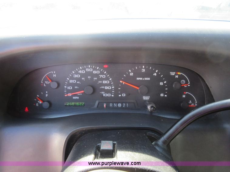 image for item I6329 2002 Ford F250 Super Duty Crew Cab pickup truck