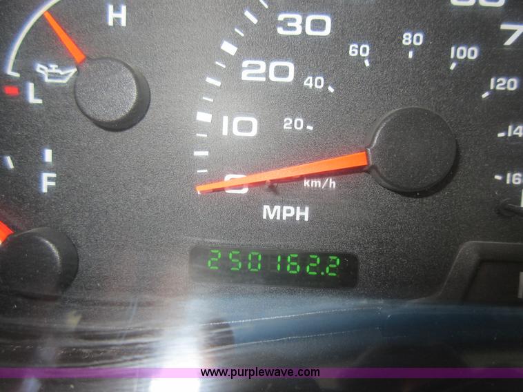 image for item I6329 2002 Ford F250 Super Duty Crew Cab pickup truck