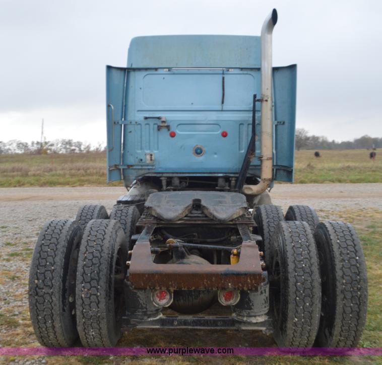 image for item I6338 1996 Volvo WIA semi truck