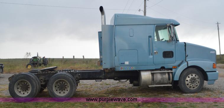 image for item I6338 1996 Volvo WIA semi truck