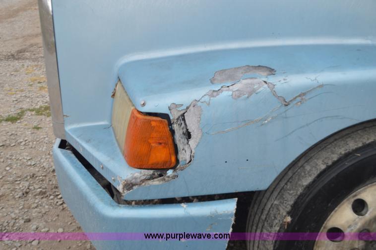 image for item I6338 1996 Volvo WIA semi truck