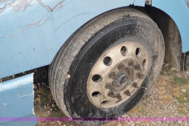 image for item I6338 1996 Volvo WIA semi truck