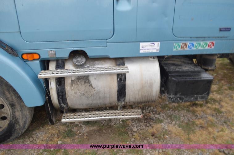 image for item I6338 1996 Volvo WIA semi truck