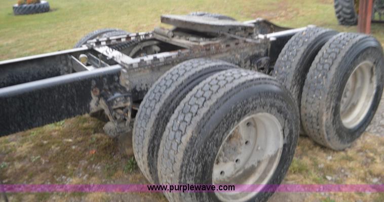 image for item I6338 1996 Volvo WIA semi truck