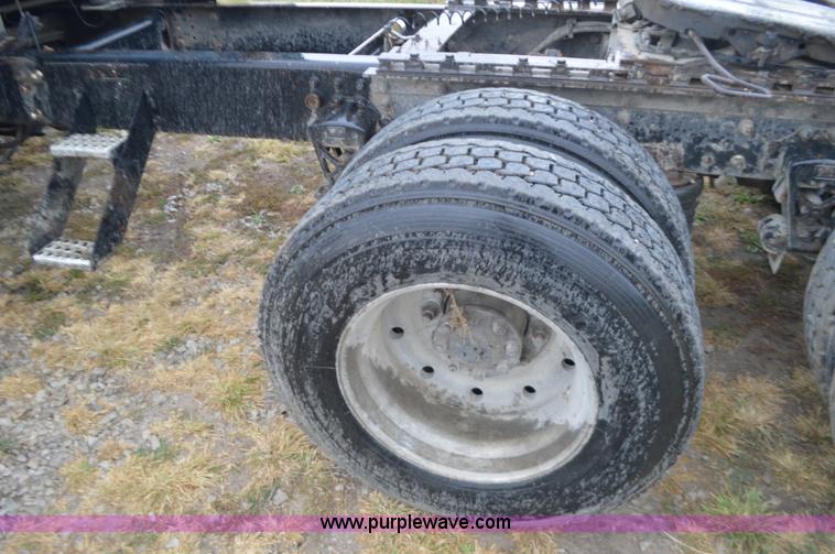 image for item I6338 1996 Volvo WIA semi truck