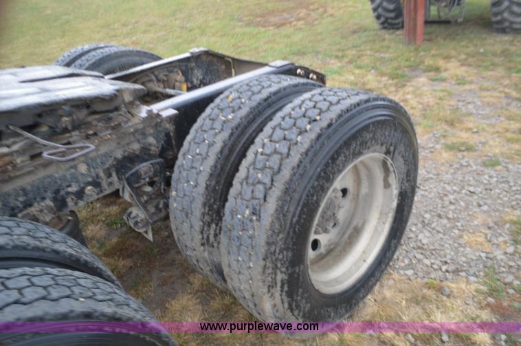 image for item I6338 1996 Volvo WIA semi truck