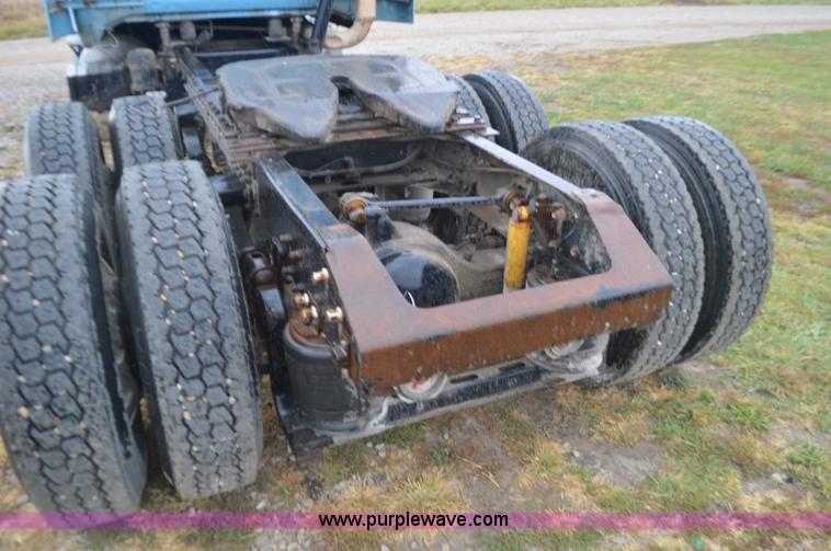 image for item I6338 1996 Volvo WIA semi truck