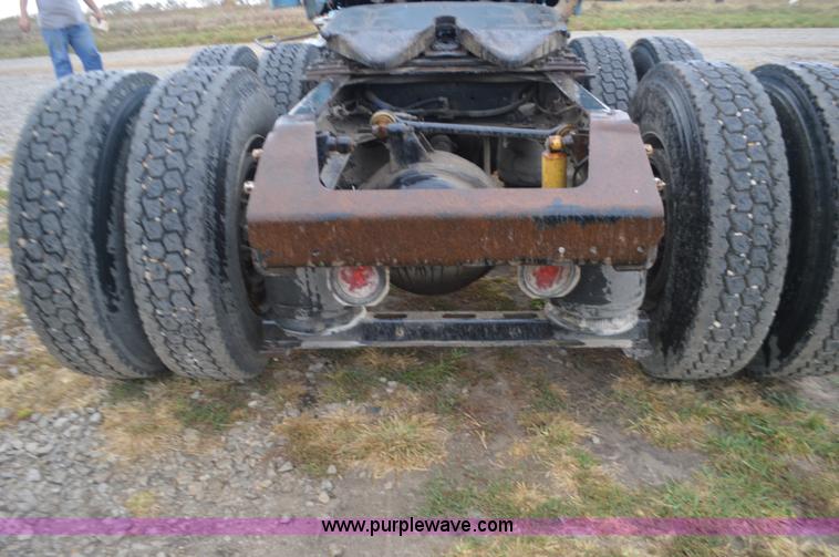 image for item I6338 1996 Volvo WIA semi truck