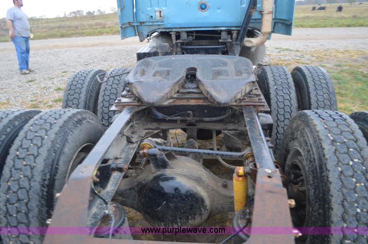 image for item I6338 1996 Volvo WIA semi truck