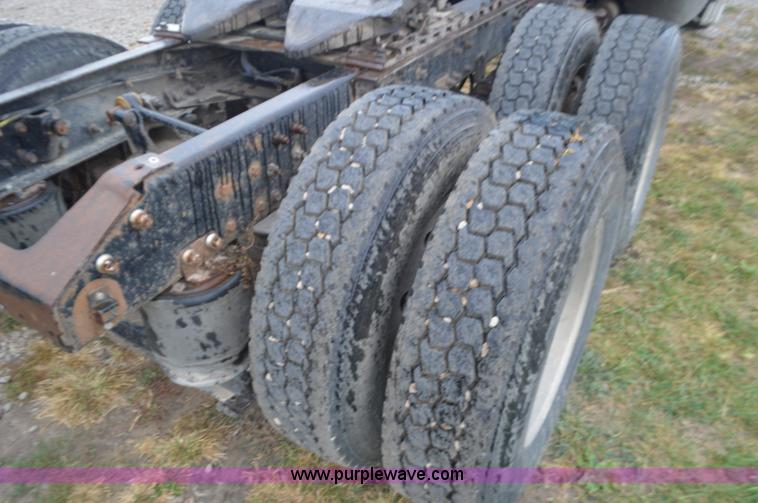 image for item I6338 1996 Volvo WIA semi truck