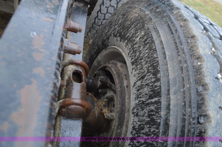 image for item I6338 1996 Volvo WIA semi truck