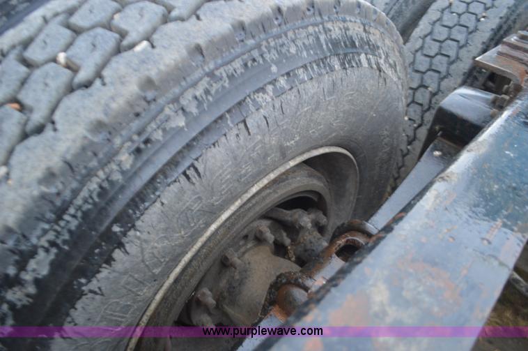 image for item I6338 1996 Volvo WIA semi truck