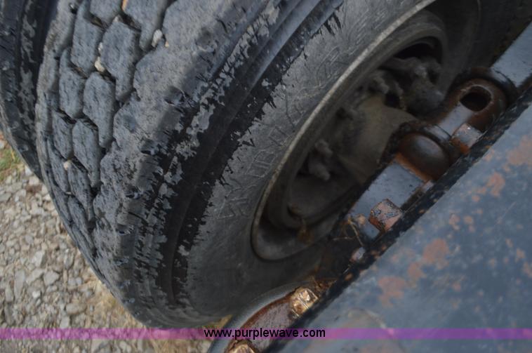 image for item I6338 1996 Volvo WIA semi truck