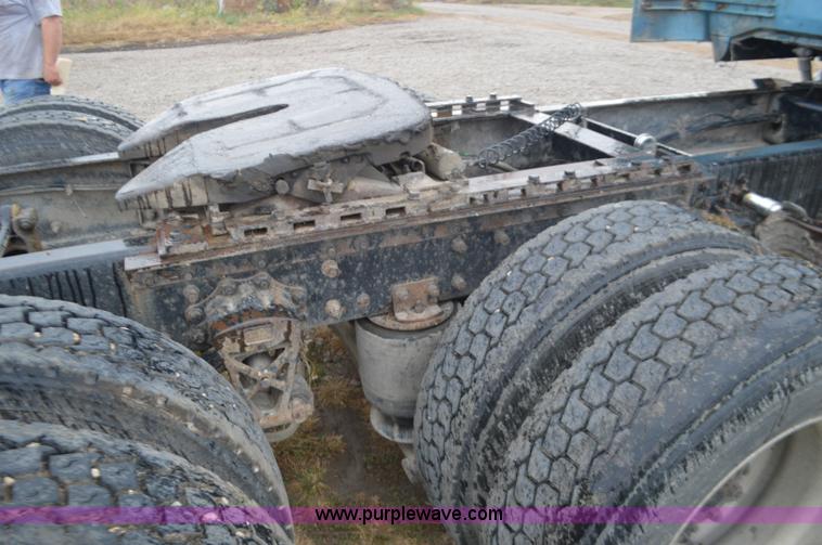 image for item I6338 1996 Volvo WIA semi truck