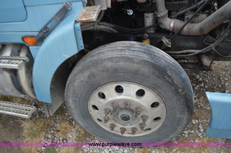 image for item I6338 1996 Volvo WIA semi truck