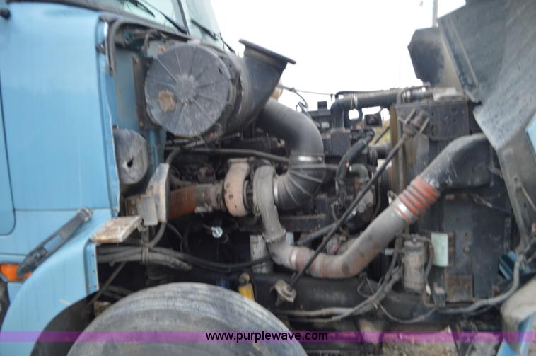 image for item I6338 1996 Volvo WIA semi truck