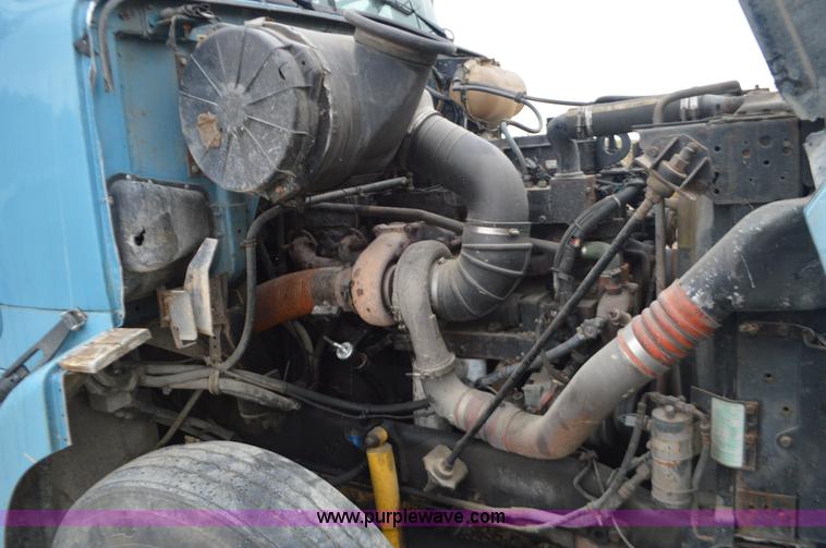 image for item I6338 1996 Volvo WIA semi truck