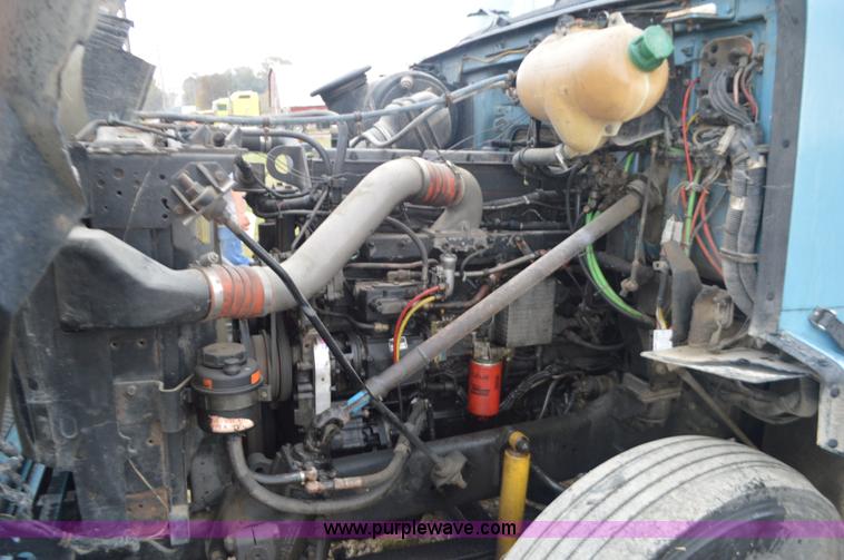 image for item I6338 1996 Volvo WIA semi truck