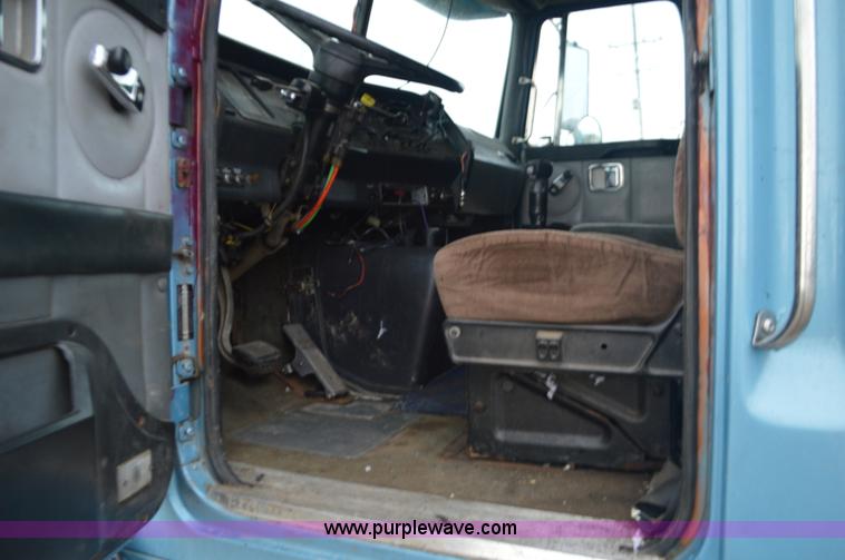 image for item I6338 1996 Volvo WIA semi truck