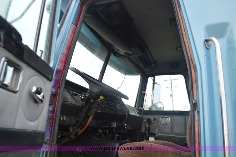 image for item I6338 1996 Volvo WIA semi truck