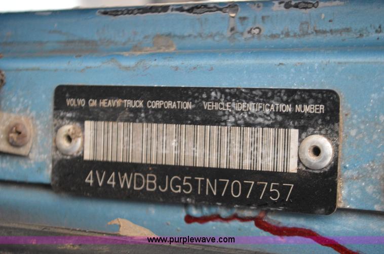 image for item I6338 1996 Volvo WIA semi truck