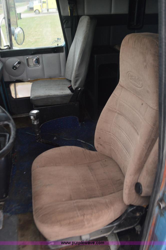 image for item I6338 1996 Volvo WIA semi truck