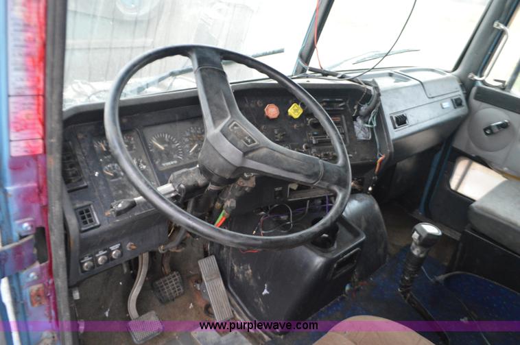image for item I6338 1996 Volvo WIA semi truck