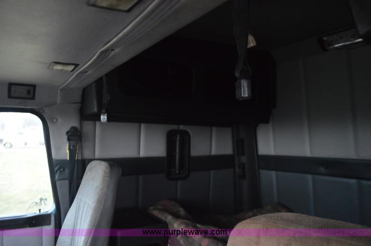 image for item I6338 1996 Volvo WIA semi truck