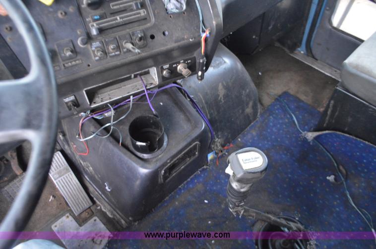 image for item I6338 1996 Volvo WIA semi truck