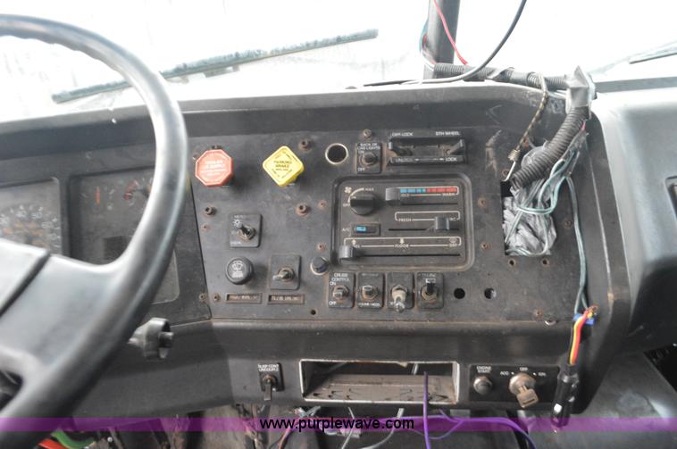 image for item I6338 1996 Volvo WIA semi truck