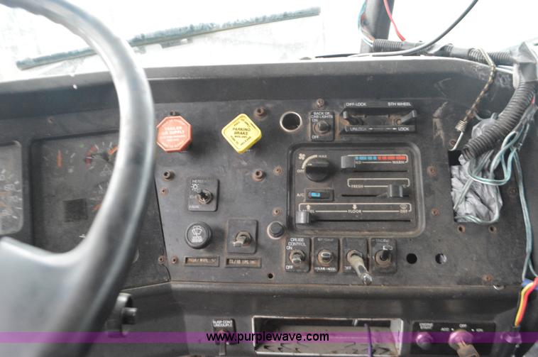 image for item I6338 1996 Volvo WIA semi truck