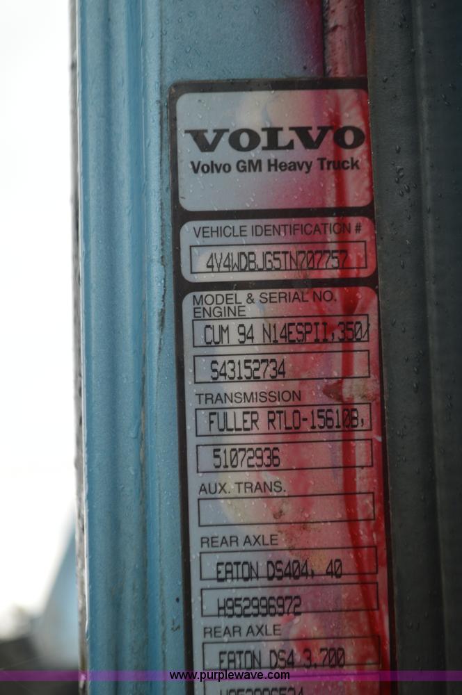 image for item I6338 1996 Volvo WIA semi truck