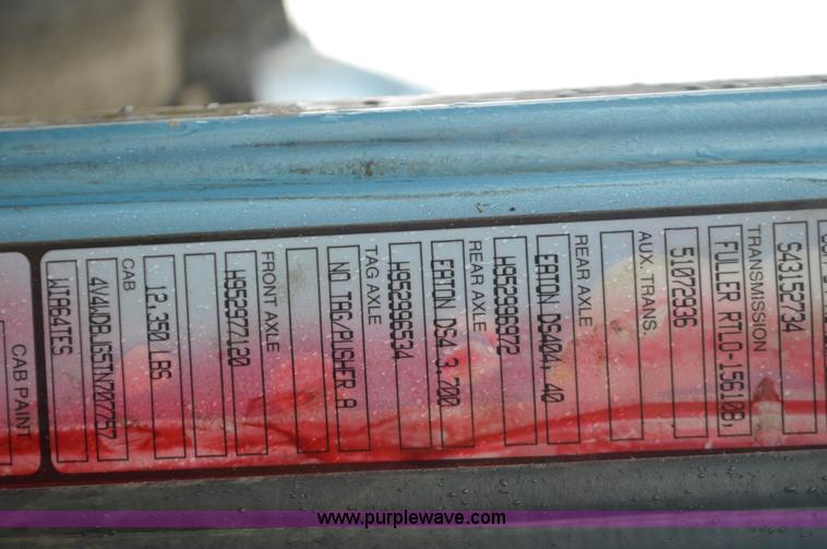 image for item I6338 1996 Volvo WIA semi truck