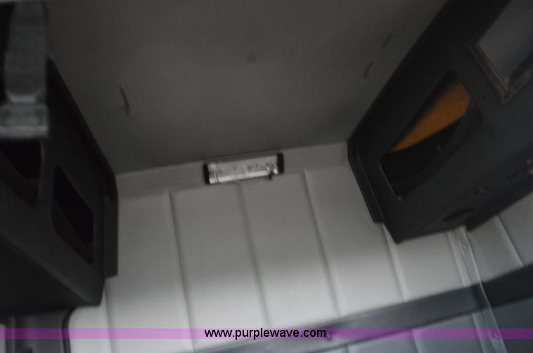 image for item I6338 1996 Volvo WIA semi truck