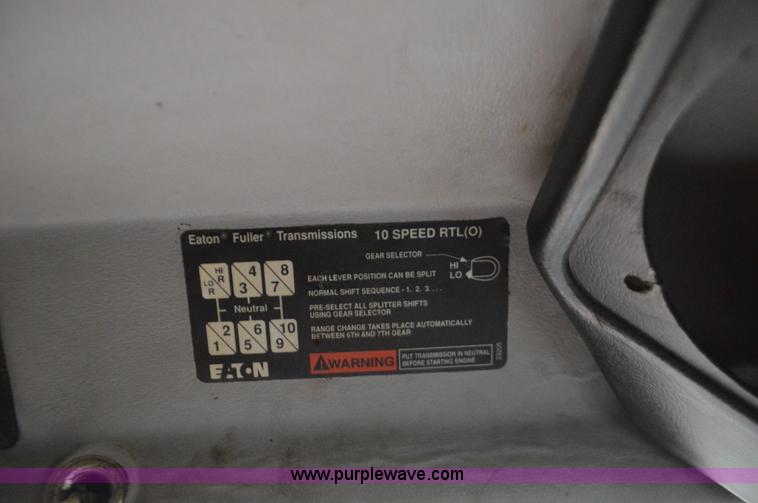 image for item I6338 1996 Volvo WIA semi truck