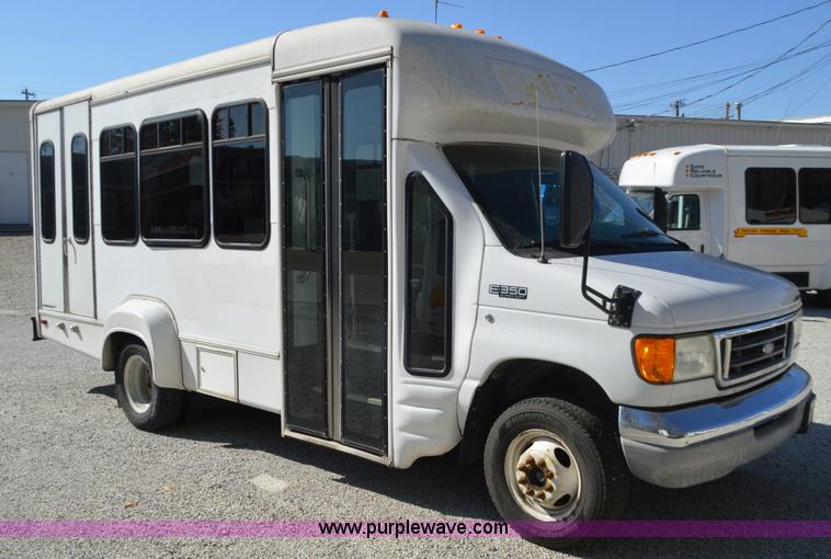 image for item I6367 2005 Ford E350 Super Duty bus