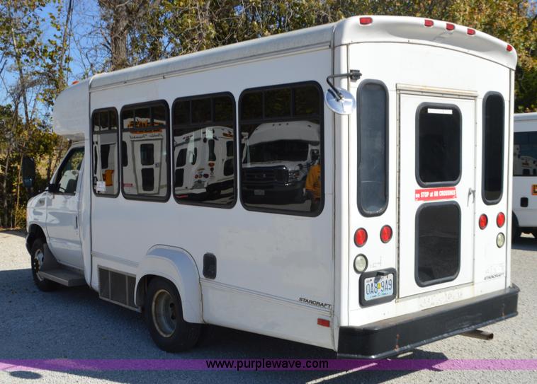 image for item I6367 2005 Ford E350 Super Duty bus